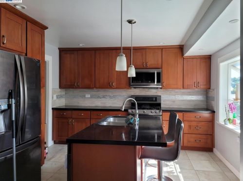 18445 Magee Way, Hayward, CA 94546-2218