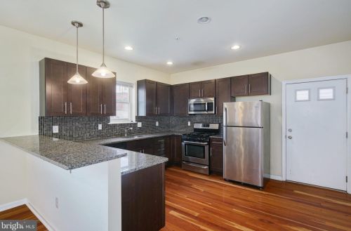 825 16 St, Philadelphia PA  19140-4911 exterior