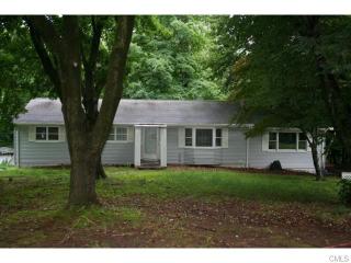 29 Chamberlain Dr, Huntington, CT 06484-2647