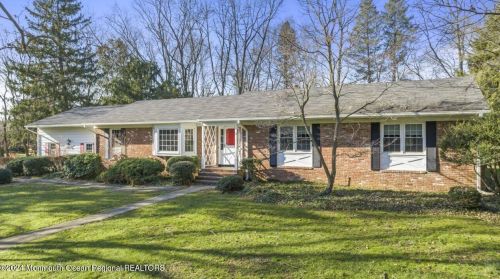 3 Sweet Briar Ln, Holmdel Village, NJ 07733-2111