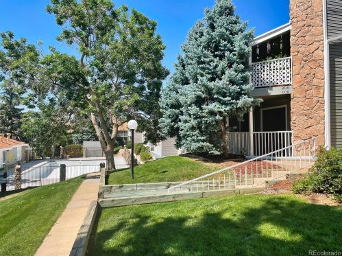 941 Walden St, Denver CO  80017-3370 exterior