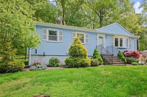 39 Barton Rd, Milford, CT 06460-6702