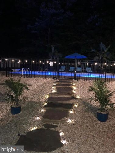 2318 Queensbury Dr, Fallston MD  21047-2928 exterior