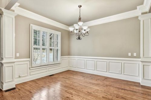 525 Forest Hills Dr, Atlanta GA  30342-2335 exterior