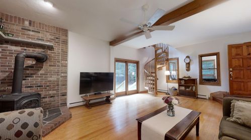 39 Cricket Ln, Sandown, NH 03873-2002