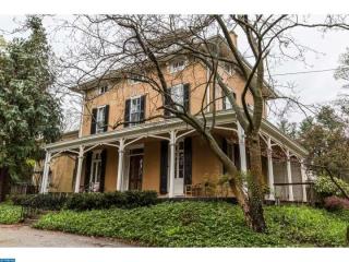 7806 Cresheim Rd, Philadelphia, PA 19118-4003