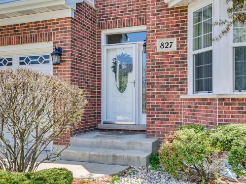 827 Sara Ct, Elk Grove Vlg, IL 60007-2900