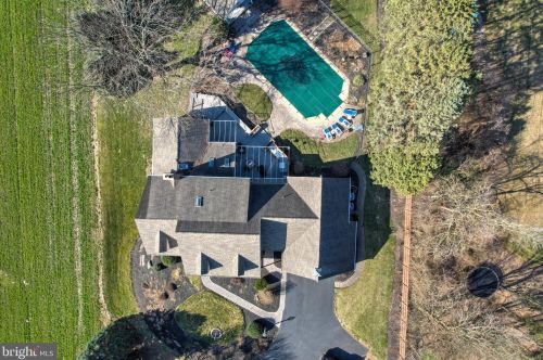 2045 Rockvale Rd, Lancaster PA  17602-1405 exterior