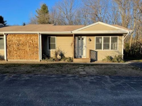 20 Castle Rock Dr, Charlestown, RI 02813-3173