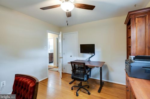 5623 Queensberry Ave, Springfield VA  22151-2711 exterior