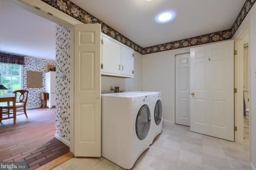 142 Bentley Ln, Lancaster PA  17603-6204 exterior