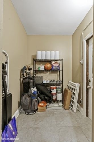 1140 Wellington Ave, Chicago IL  60657-4348 exterior
