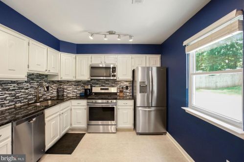 13468 Photo Dr, Woodbridge VA  22193-3930 exterior