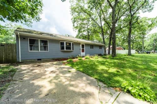 54 Park Ave, Berkeley Township, NJ 08721-1718