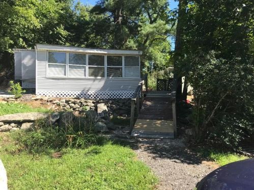 29 Longmeadow Dr, Providence, RI 02909-3334