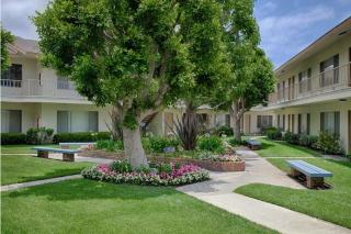 17171 Bolsa Chica St, Huntington Beach CA  92649-4477 exterior