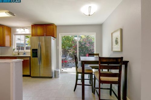 1307 Sunshine Dr, Concord CA  94520-4038 exterior