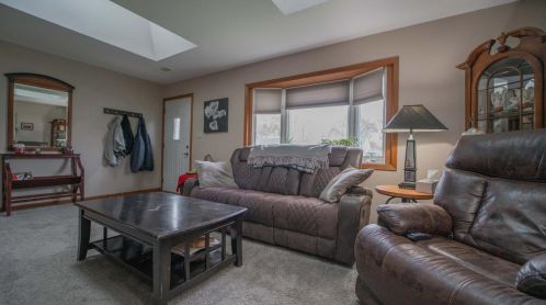 8126 Robertson Pl, Hammond, IN 46322-1017