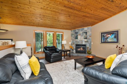 6649 Island Beach Dr, Duluth, MN 55803-9379