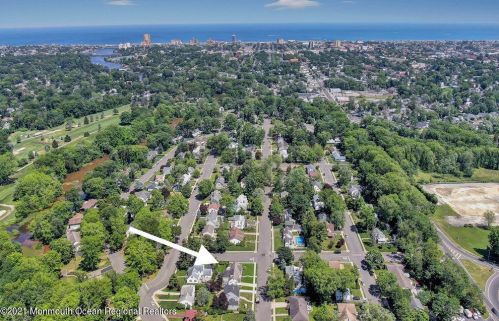 400 Parkview Ave, Tinton Falls NJ 07712-4732 exterior