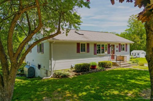 18 Crest Ave, Lisbon, ME 04250-6801