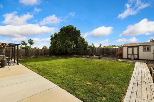 1730 Calle Jules, Vista CA  92084-3242 exterior