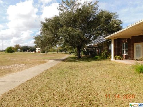 402 Edgewater, Victoria, TX 77904-3847