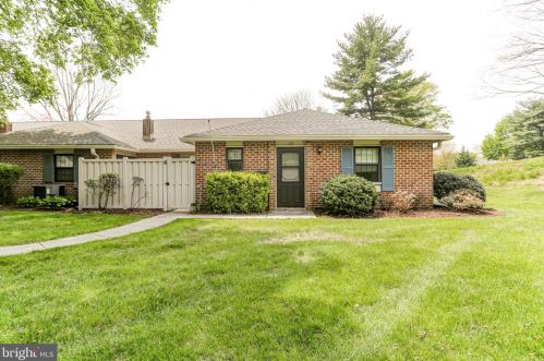 173 Valleybrook Dr, Lancaster PA  17601-4620 exterior