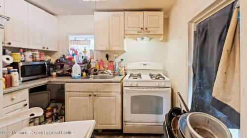 1512 Summerfield Ave, Tinton Falls NJ 07712-6918 exterior