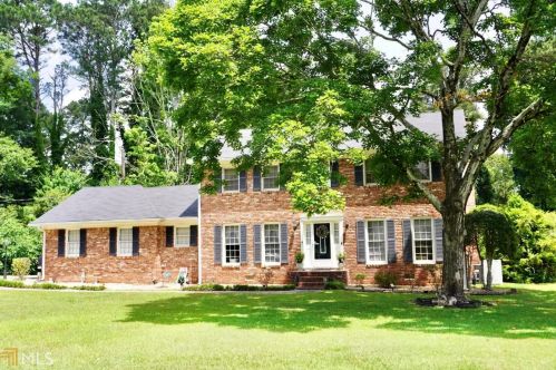 2216 Country Club Dr, Conyers, GA 30013-5104