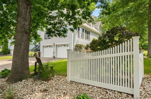87 Bayview Rd, Niantic, CT 06357-2003