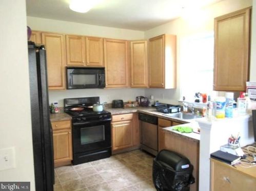 737 Timberlake Dr, Trenton NJ  08618-1470 exterior