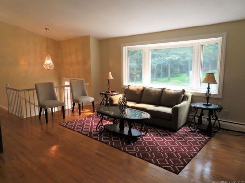 10 Summit Dr, Windsor CT  06095-3238 exterior