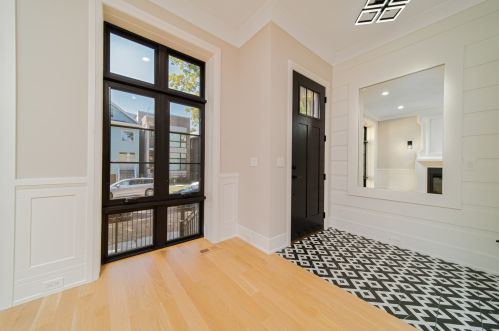 2419 Greenview Ave, Chicago, IL 60614-2025