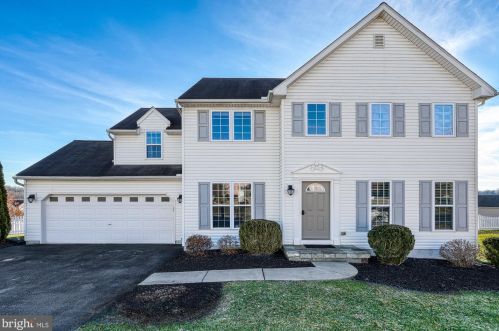 487 Monarch Dr, York, PA 17403-9009