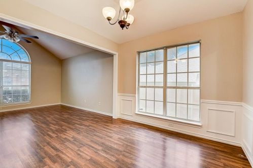 1422 Mapleview Dr, Carrollton TX 75007-6019 exterior