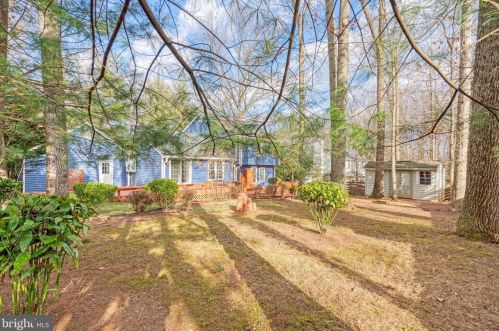 9919 Coffer Woods Rd, Springfield VA  22015-2903 exterior