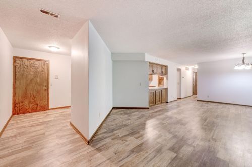 4193 Hilltop Pt, Saint Paul, MN 55123-1445