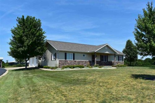 5100 Oak Grove Rd, Trivoli, IL 61569-9715