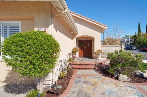 32 Trinity, Irvine CA  92612-3271 exterior