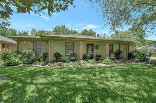 1110 Glenda St, Pearland, TX 77581-2302