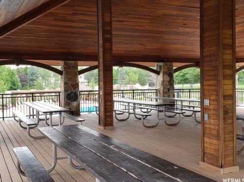 25 Snowstar Ln, Sandy UT 84092-4800 exterior