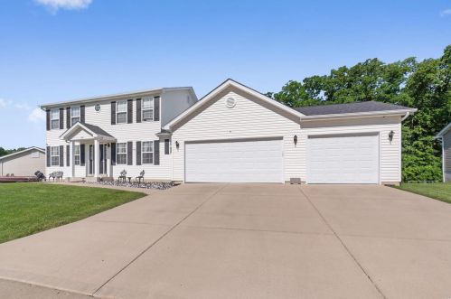 120 Village Circle Dr, Winfield, MO 63389-2050