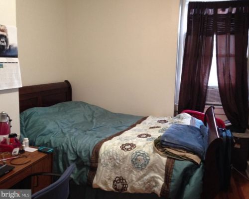 322 10th St, Philadelphia PA 19107-6120 exterior