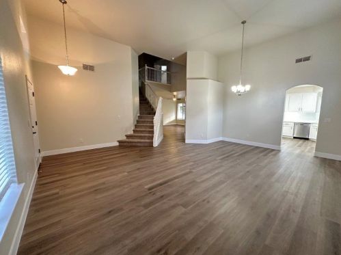 1820 Avignon Ln, Modesto, CA 95356-8400