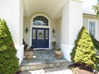 265 Hidden Pond Dr, Watertown, CT 06795-1031