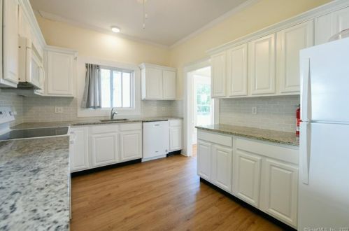 254 Main St, Cheshire CT  06410-3112 exterior