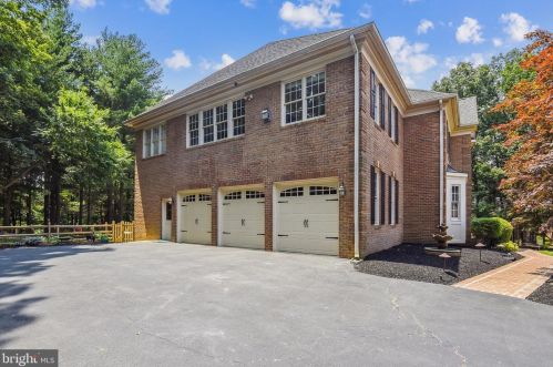 11543 Tralee Dr, Great Falls, VA 22066-1364