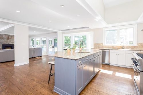 30 Carrington Dr, Greenwich CT  06831-3119 exterior