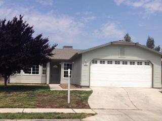 1201 Carmen Ave, Madera, CA 93638-1756
